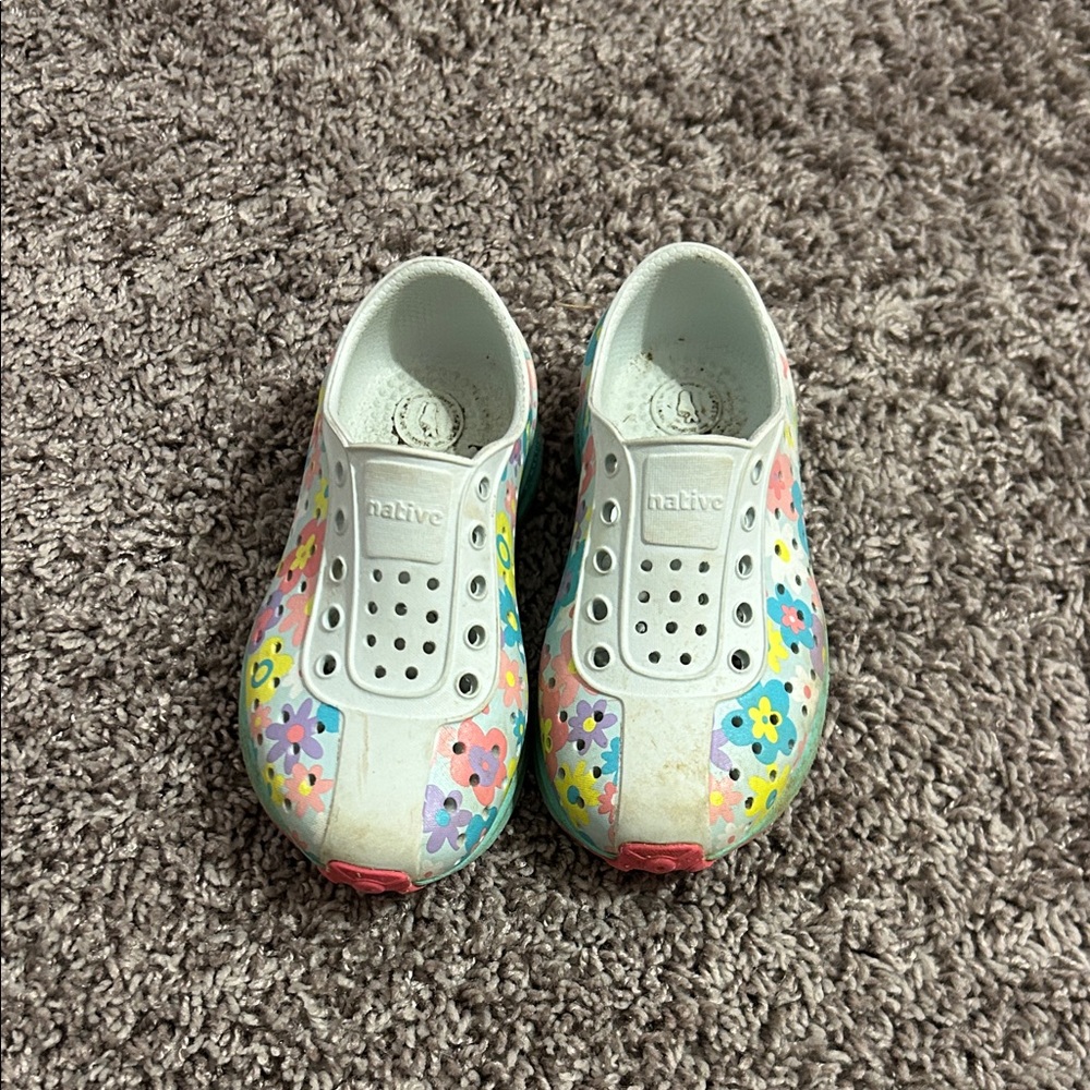 Native Kids Water Shoes - White with Floral Pattern